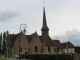 Vue d'ensemble de l'église Saint-Pierre et l'ancien presbytère