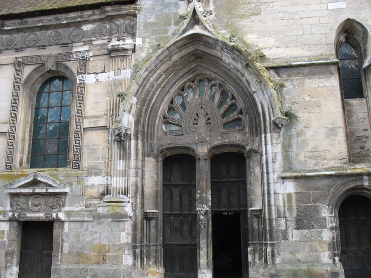 Façade ouest de l'église Sainte Foy - Conches-en-Ouche
