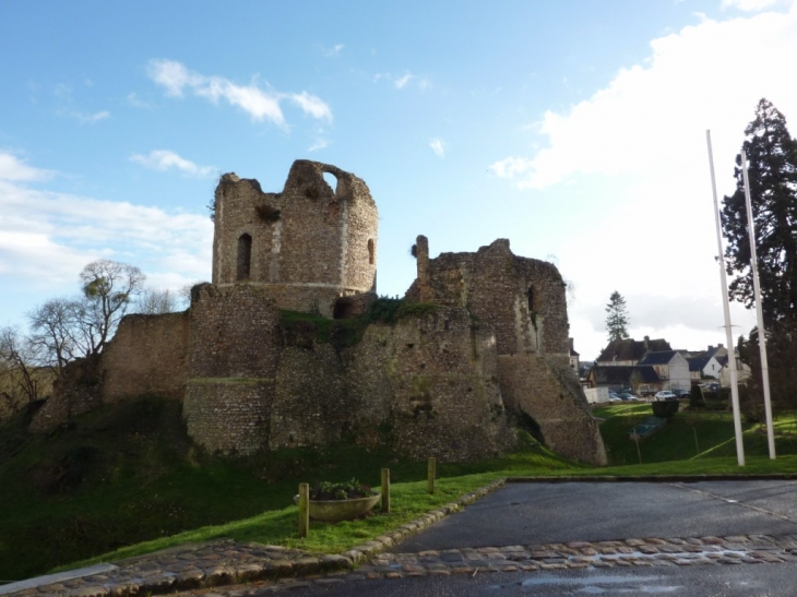 Ruines du château - Conches-en-Ouche