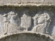 Sculptures au dessus de la porte Nord