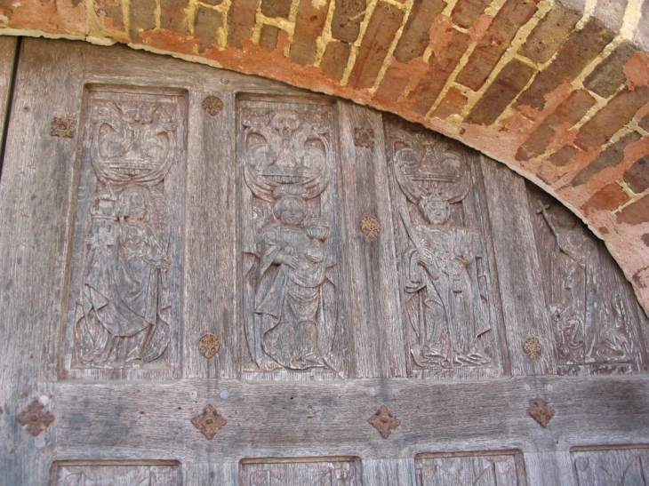 Porte à bas-relief : Saintes Martyres - Épieds