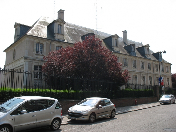 Ancien couvent des Ursulines (Gendarmerie) - Évreux
