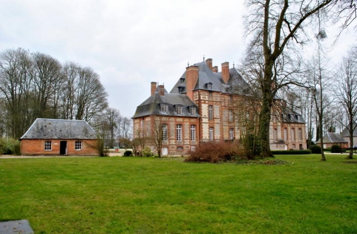 Le château du XVIIème siècle. - Fleury-la-Forêt
