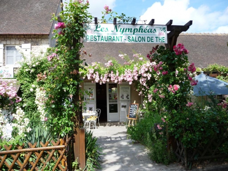 Giverny : Entrée du restaurant Les Nymphéas, crédit Diana