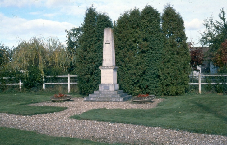Monument aux morts - Gouttières