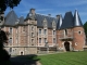 Photo suivante de Gouville le château, la poterne