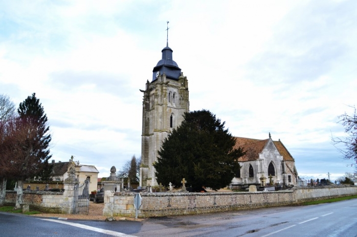 L'église paroissiale Notre Dame.. Elle est inscrite au titre des monuments historiques par arrêté du 25 octobre 1954. L'église appartenait à l'abbaye de la Croix-Saint-Leufroy (Eure). - Iville