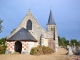 L'église. Le porche date du XVIIè siècle et est en damier de brique et de pierre.