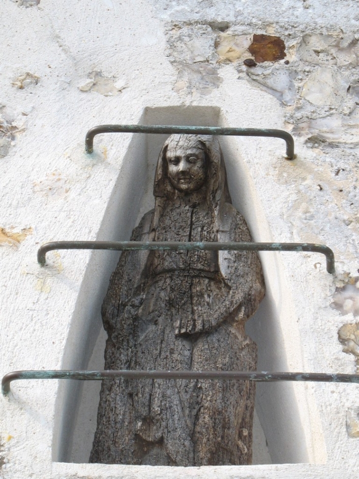 Statue de la Vierge au dessus de la Porte - La Haye-de-Calleville