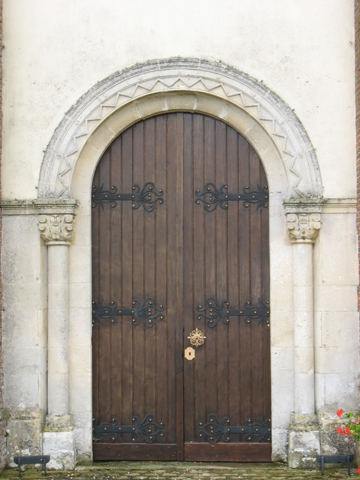 Le portail de l'église - La Haye-Saint-Sylvestre