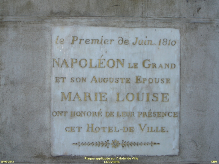 Plaque appliquée sur l' Hotel de Ville - Louviers