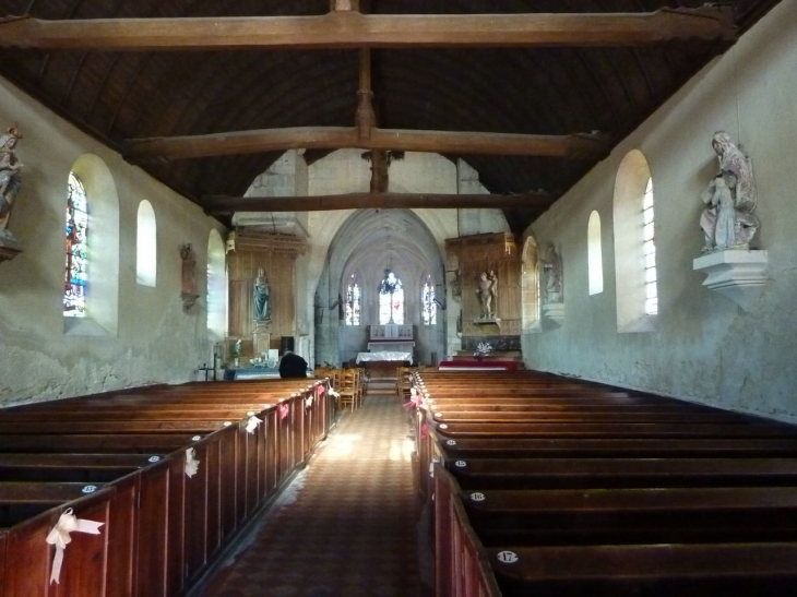Eglise St Quentin - la nef - Poses
