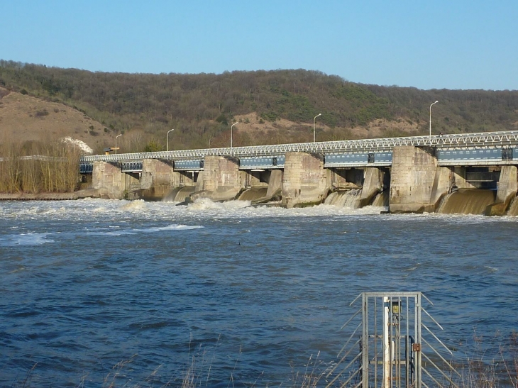 Le barrage sur la Seine - Poses