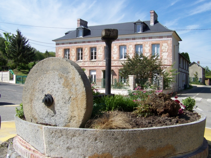 La place du village - Saint-Christophe-sur-Condé
