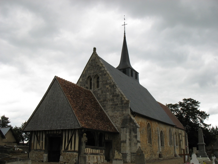 Porche de l'église - Saint-Cyr-de-Salerne