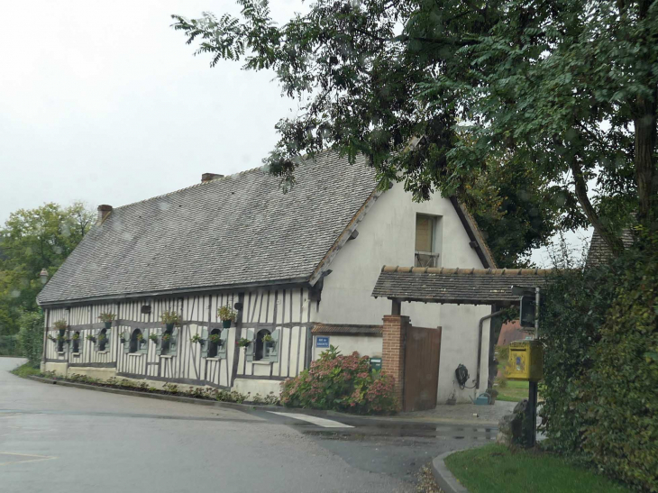 Maison du village - Saint-Denis-le-Ferment