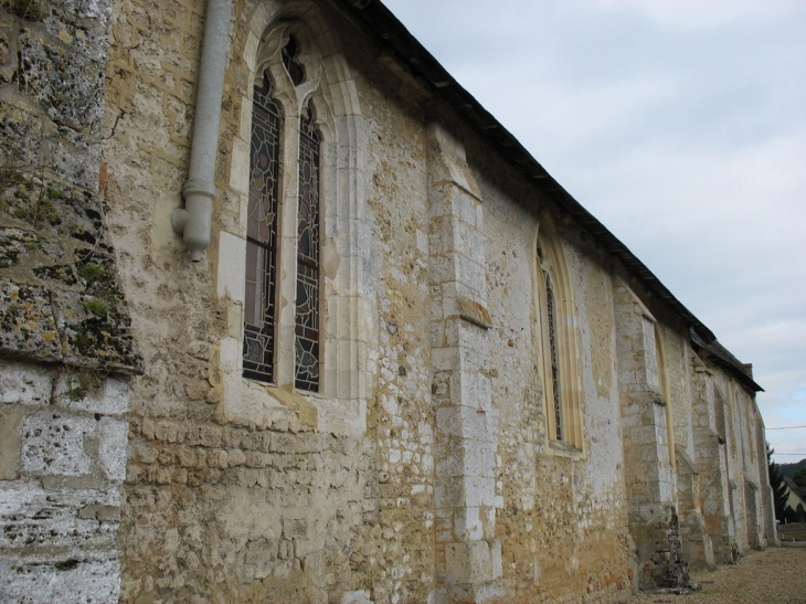 Côté de l'église - Saint-Pierre-de-Cormeilles
