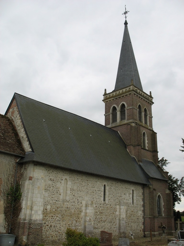 Vue côté nord de l'église - Saint-Pierre-de-Salerne