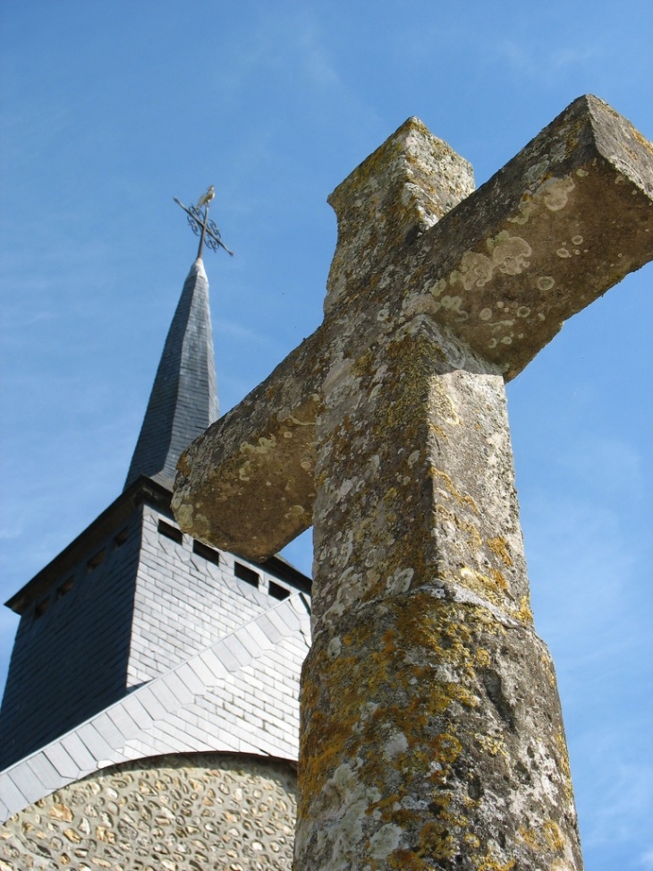 Calvaire et clocher - Saint-Sylvestre-de-Cormeilles