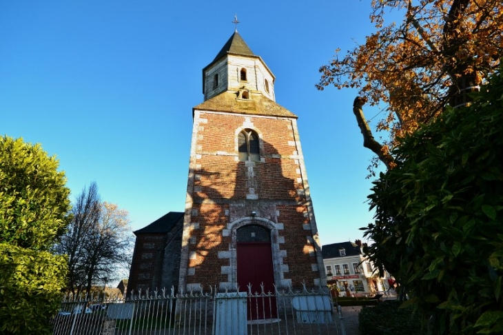 L'église Saint Quentin et son toit de clocher polygonal comme le haut du clocher - Allouville-Bellefosse