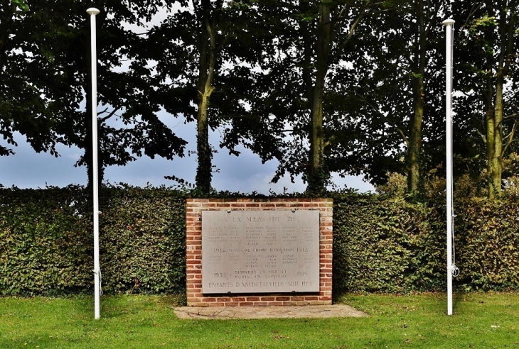 Monument-aux-Morts - Ancretteville-sur-Mer