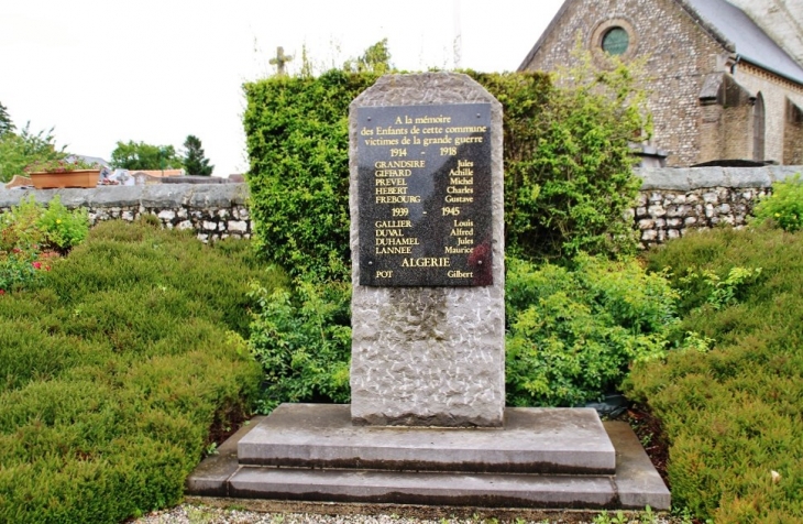 Monument-aux-Morts - Aubermesnil-Beaumais