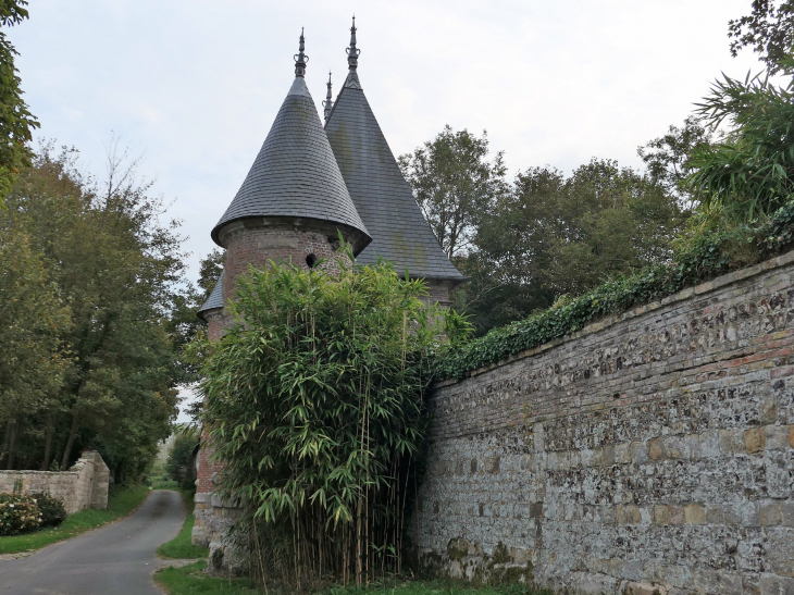 Pavillon d'entrée du château - Auberville-la-Manuel