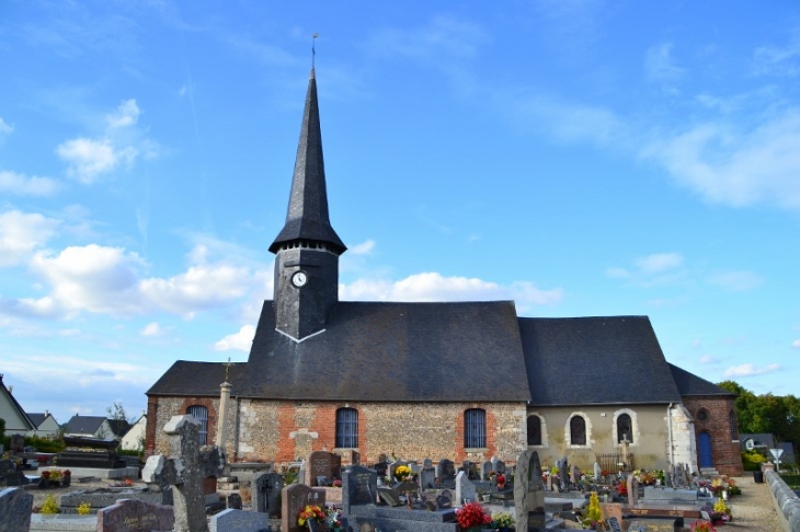 L'eglise d'Auzouville sur Ry date pour les parties lesplus anciennes du XI siècle situées dans le choeur. L'église abrite des dalles tumulaires issues de l'abbaye de l'Isle-Dieu (Eure). - Auzouville-sur-Ry