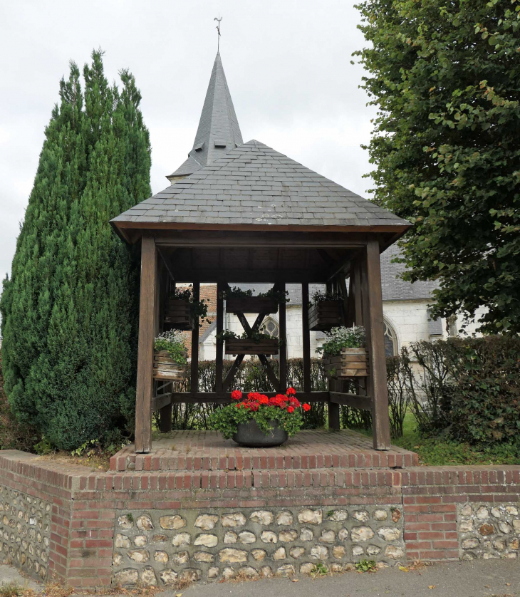 Oratoire devant 'l'église - Bolleville