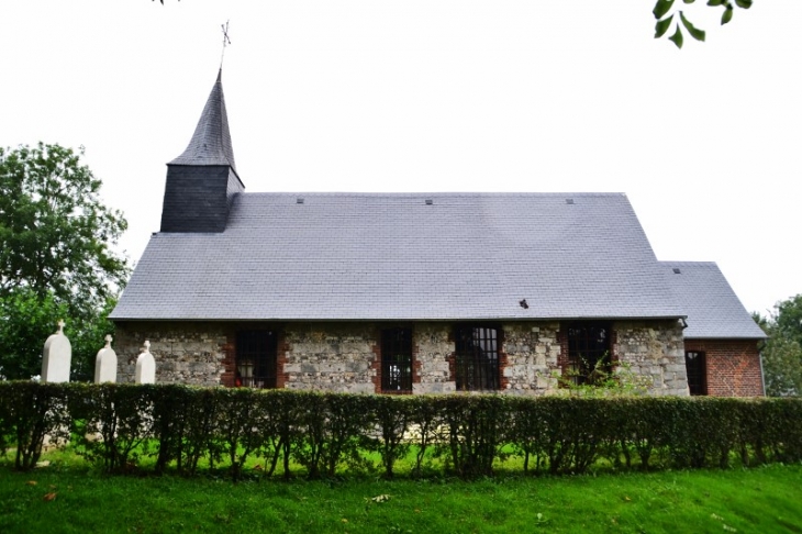 L'église paroissiale Saint Eloi. L'édifice a été complètement repris au XVIème siècle excepté le portail ouest du XIIème siècle qui figure dans les éléments remarquables. - Bosc-le-Hard