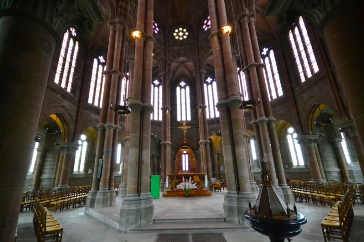 Eglise Sainte Cécile construite au début du XXè siècle par l'architecte Nazousky. Elle culmine à 100 mètres au-dessus de la ville. - Le Havre