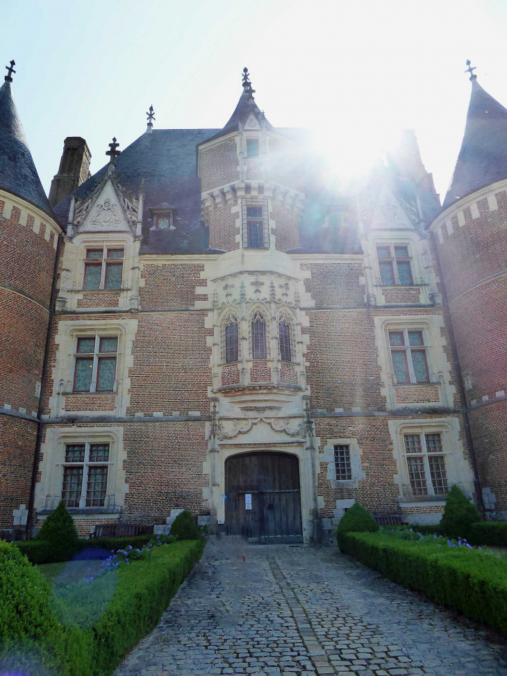 L'entrée du château - Martainville-Épreville