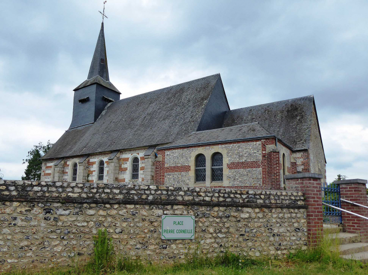 L'église sur la place Pierre Corneille - Maucomble