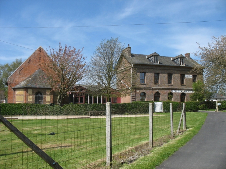 Morienne, l'Eglise & la Salle Polyvalente & la Mairie & l'Ecole communale