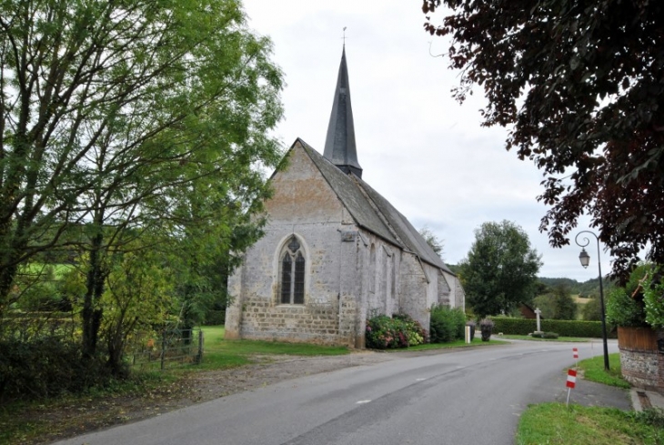 L'église Saint-Pierre. Elle fait l'objet d'un classement au titre des monuments historiques par arrêté du 19 juin 1981. - Muchedent