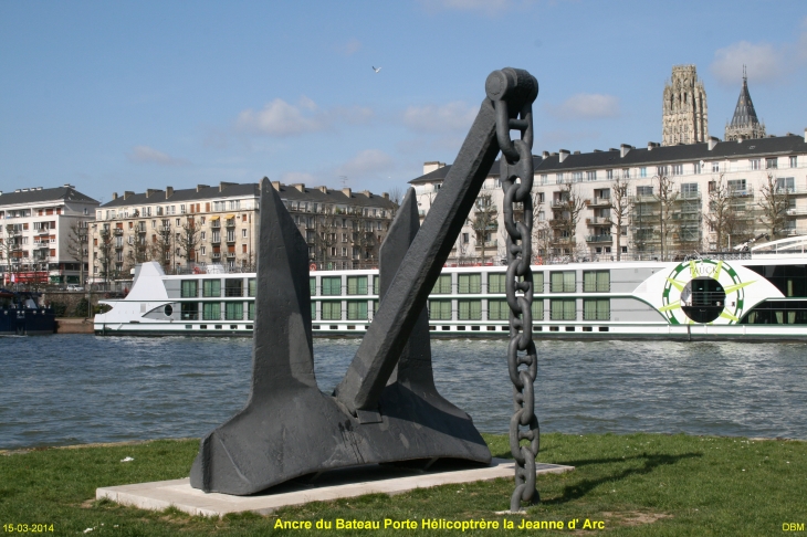 L'Ancre du bateau porte helicoptere la jeanne d'arc situé à l'extrémité de l'Ile Lacroix en aval. - Rouen