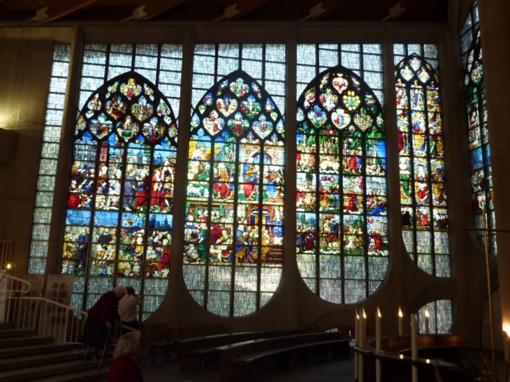 Eglise Jeanne d'Arc - vitraux - Rouen