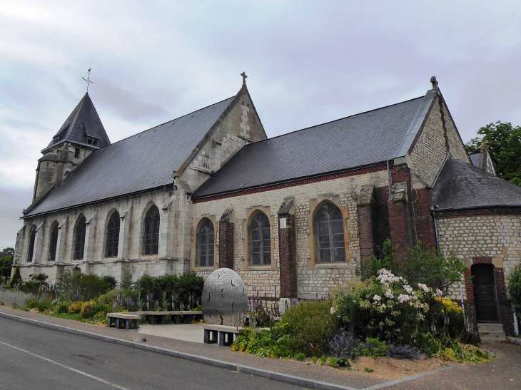 L'église dont le prêtre fut tué par un islamiste le 26/07/2016 - Saint-Étienne-du-Rouvray