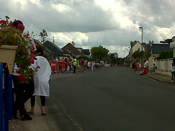 En attente du passage du Tour de France (2012) - Saint-Pierre-en-Port