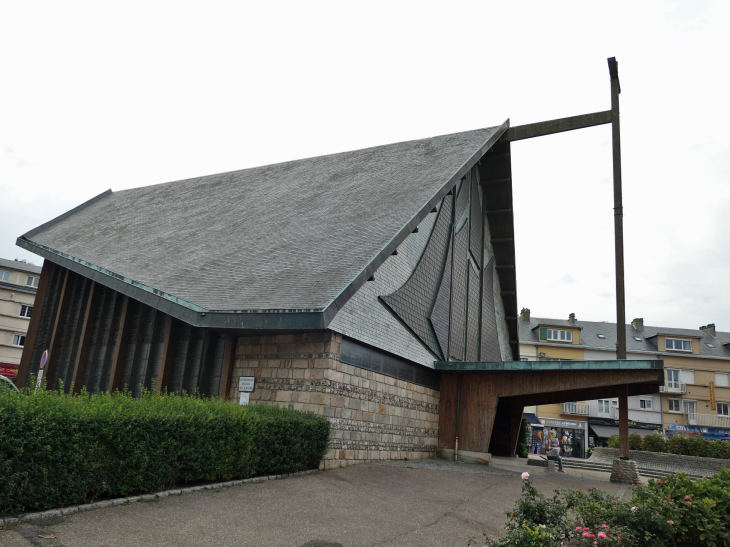Centre ville : vers la chapelle Notre Dame de  Bon Port - Saint-Valery-en-Caux