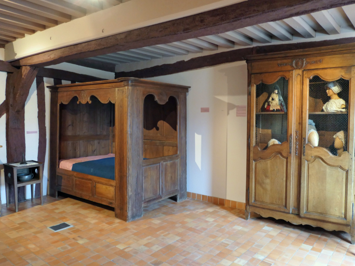 La maison Henri IV : meubles normands - Saint-Valery-en-Caux