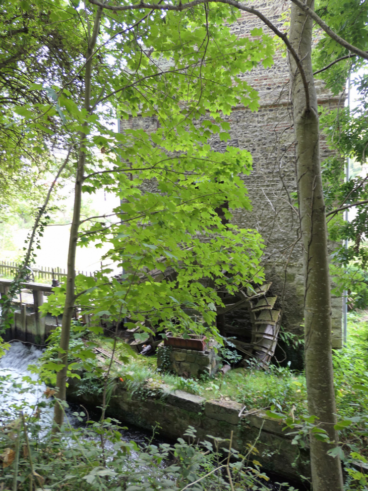 Le circuit du plus petit fleuve de France la Veusles 1149 m : le moulin des aieux - Veules-les-Roses