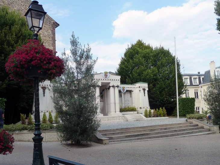 Le monument aux morts - Garches