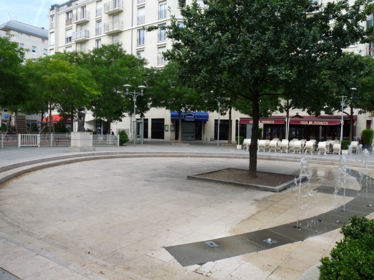 Place Jacques Madaule - Issy-les-Moulineaux