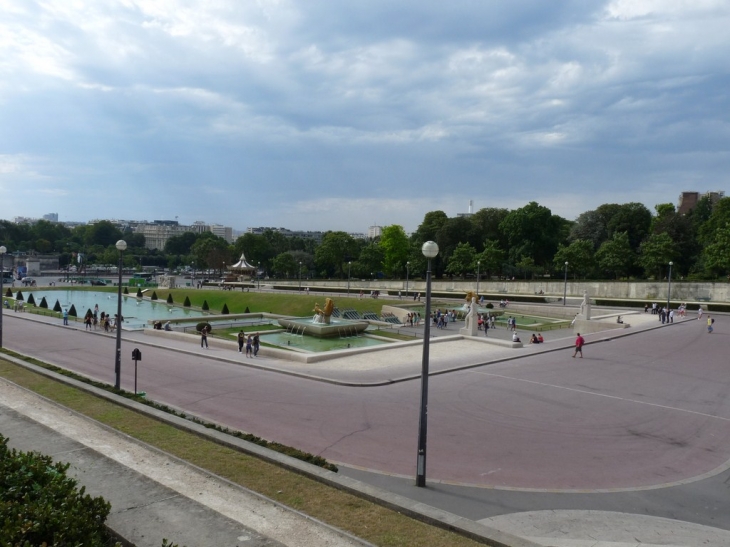 Sur l'esplanade devant le palais de Chaillot - Paris 16e Arrondissement