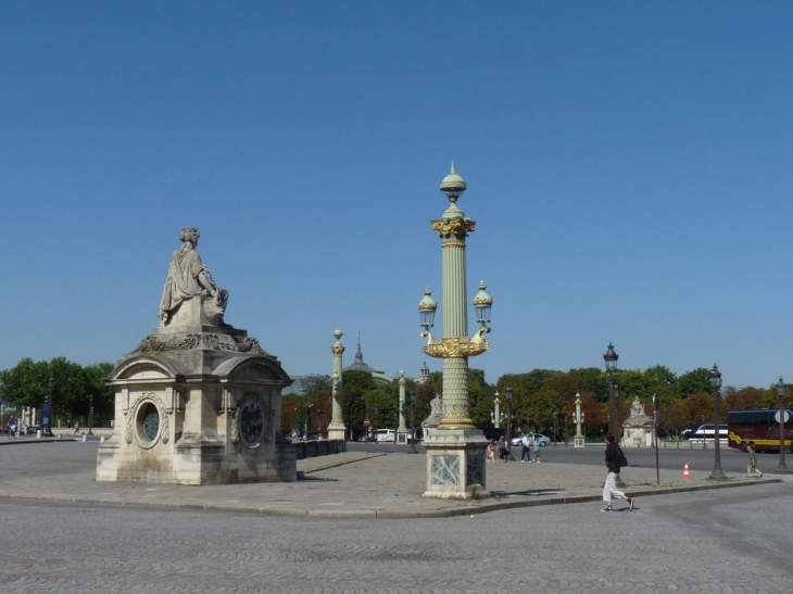 Place de la Concorde - Paris 8e Arrondissement