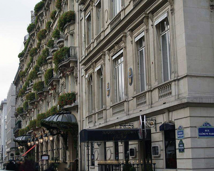 Avenue Montaigne - Paris 8e Arrondissement
