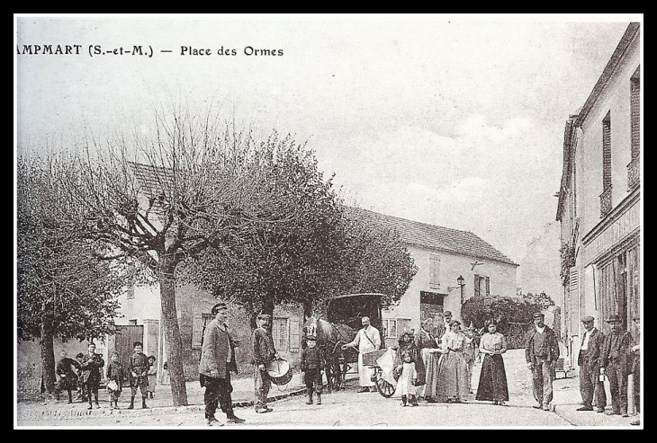 Place des Ormes;le  garde champetre Mr DUPUY - Dampmart