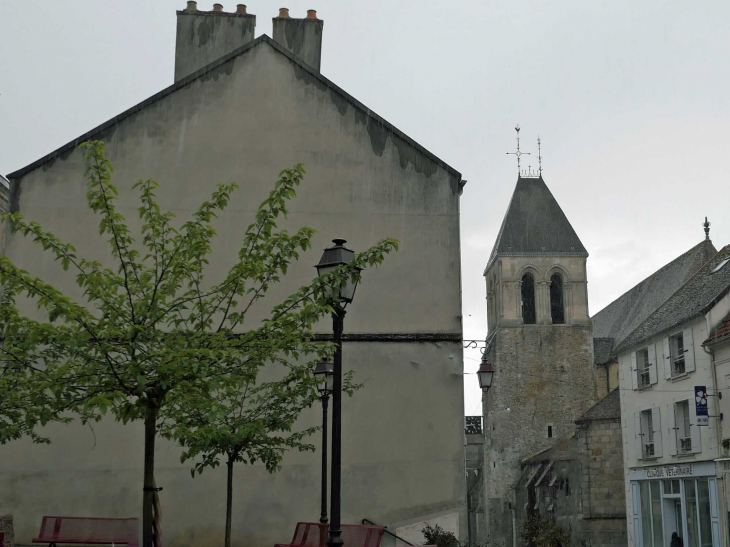 Vers l'église - Rozay-en-Brie