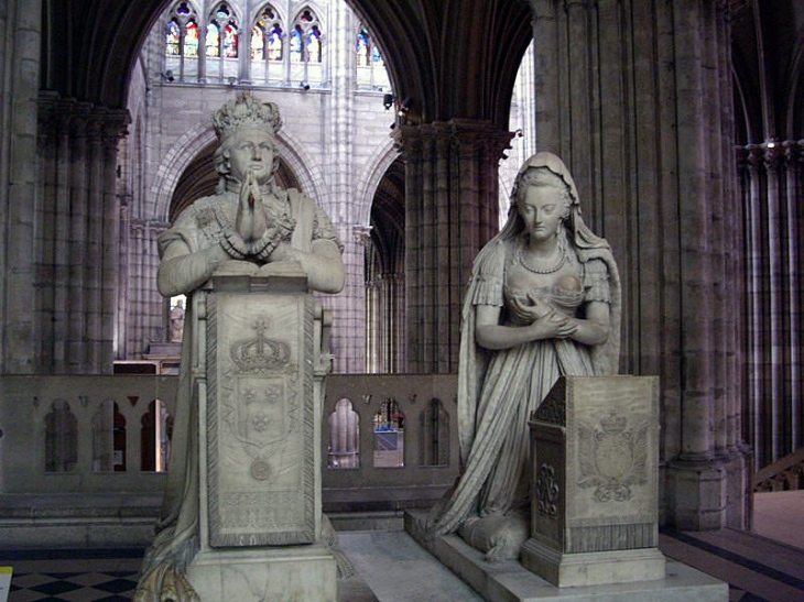 Les priants de Louis XVI et Marie Antoinette dans la basilique - Saint-Denis